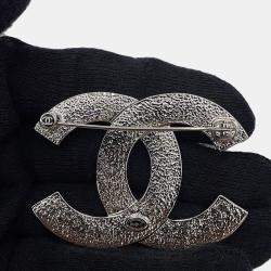 مملوكة مسبقًا Chanel Cc Logo Rhinestone Brooch Silver/Transparent Metal Rhinestone