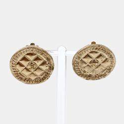 مملوكة مسبقًا Chanel Gold Clip-on Earrings