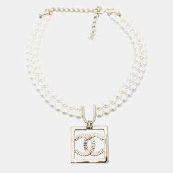 مملوكة مسبقًا قلادة شانيل سي سي لؤلؤ أبيض مربع بندانت شاوءهاذئهذ