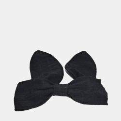 Pre Owned مشبك شعر شانيل فيونكة سوداء