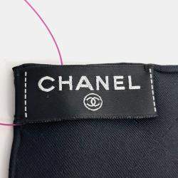 Pre Owned Chanel Black/White Silk Scarf