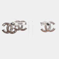 مملوكة مسبقًا Chanel CC Silver Embellished Earrings