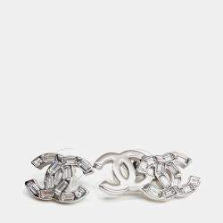 مملوكة مسبقًا Chanel CC Silver Embellished Earrings