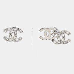 مملوكة مسبقًا Chanel CC Silver Embellished Earrings