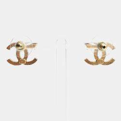 مملوكة مسبقًا Chanel CC Gold Earrings
