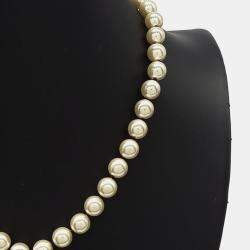 مملوكة مسبقًا Chanel CC Gold Pearl Necklace