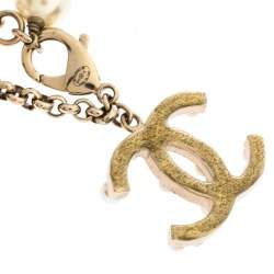 مملوكة مسبقًا Chanel CC Faux Pearl Gold Tone Bracelet