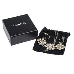 مملوكة مسبقًا طقم قلادة وأقراط شانيل حلقة كريستال زهور سي سي