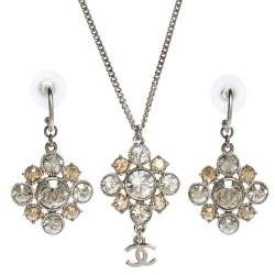 مملوكة مسبقًا طقم قلادة وأقراط شانيل حلقة كريستال زهور سي سي