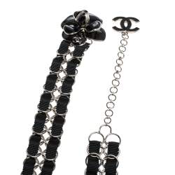 Pre Owned حزام شانيل مزين زهرة كاميليا إينامل وصلات سلسلة معدن فضي اللون و غروسغراين 