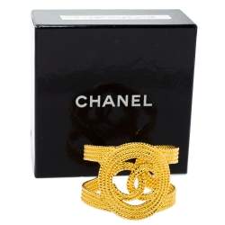 مملوكة مسبقًا Chanel Vintage Gold Tone Open Cuff Bracelet