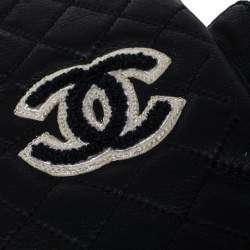Pre Owned Chanel Black Quilted Leather CC Snow Gloves
