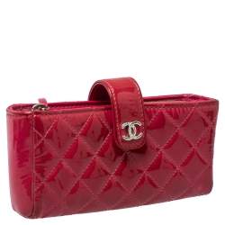Pre Owned Chanel Fuchsia Quilted Patent Leather CC Phone Holder Clutch