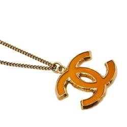 Pre Owned Chanel Gold Tone Enamel CC Pendant Necklace