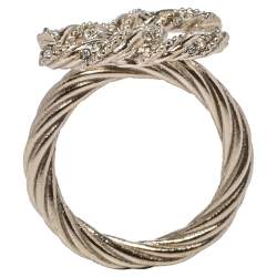 مملوكة مسبقًا خاتم شانيل CC تويست ذهبي فاتح مرصع بالكريستال مقاس أوروبي  54.5