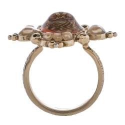 Pre Owned خاتم كوكتيل شانيل سي سي إيناميل كريمي وبني محمر مقاس EU 55