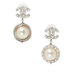 مملوكة مسبقًا Chanel CC Baguette Crystal Faux Pearl Silver Tone Drop Earrings