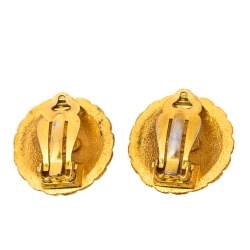 مملوكة مسبقًا أقراط شانيل معدن ذهبي اللون مشبك سي سي 