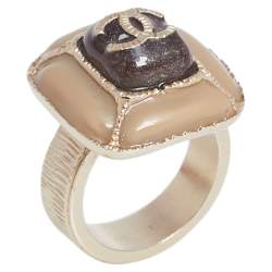 Pre Owned خاتم كوكتيل شانيل CC  إيناميل ومعدن ذهبي اللون مقاس أوروبي 53