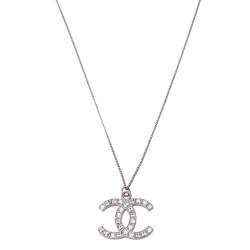 مملوكة مسبقًا Chanel Silver Tone Crystal CC Pendant Necklace
