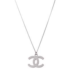 مملوكة مسبقًا Chanel Silver Tone Crystal CC Pendant Necklace