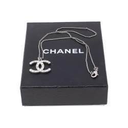 مملوكة مسبقًا Chanel Silver Tone Crystal CC Pendant Necklace