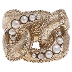 مملوكة مسبقًا Chanel Pale Gold Tone faux Pearl Cocktail Ring Size 53