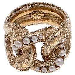 مملوكة مسبقًا Chanel Pale Gold Tone faux Pearl Cocktail Ring Size 53