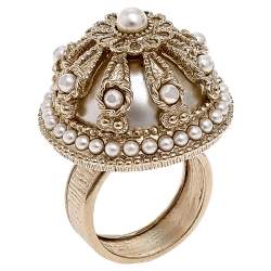 مملوكة مسبقًا Chanel  Pale Gold Tone Flower Faux Pearl Dome Cocktail Ring Size 52.5