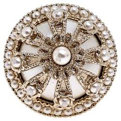 مملوكة مسبقًا Chanel  Pale Gold Tone Flower Faux Pearl Dome Cocktail Ring Size 52.5
