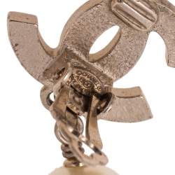 مملوكة مسبقًا Chanel CC Faux Pearl Pale Gold Clip On Earrings