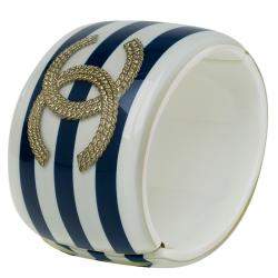 مملوكة مسبقًا Chanel CC Blue and White Stripe Resin Bangle Bracelet
