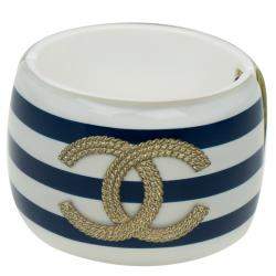 مملوكة مسبقًا Chanel CC Blue and White Stripe Resin Bangle Bracelet