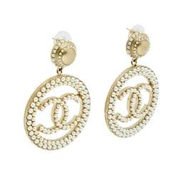 مملوكة مسبقًا Chanel Light Gold Tone CC Faux Pearl Drop Earrings