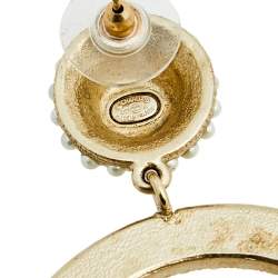 مملوكة مسبقًا Chanel Light Gold Tone CC Faux Pearl Drop Earrings
