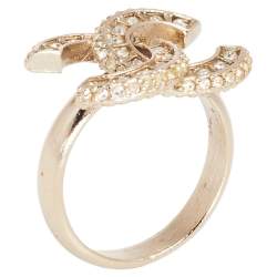 مملوكة مسبقًا خاتم شانيل CC كريستال ذهبي اللون مقاس أوروبي 54