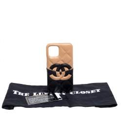 Pre Owned Chanel Beige/Black Quilted Leather CC iPhone 11 Pro Case