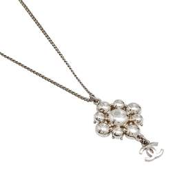 Pre Owned قلادة شانيل CC كريستال بمعدن فضي اللون 