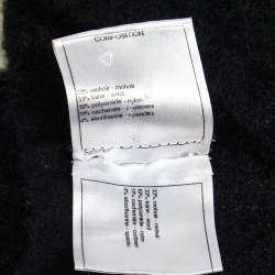 مملوكة مسبقًا مدفئ رقبة شانيل موهير أسود مزين حليات زهور كاميليا 