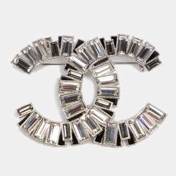 مملوكة مسبقًا Chanel Silver Tone Baguette Crystal CC Pin Brooch