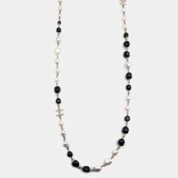 مملوكة مسبقًا Chanel Monochrome Faux Pearls Crystal CC Charm Station Necklace