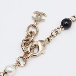 مملوكة مسبقًا Chanel Monochrome Faux Pearls Crystal CC Charm Station Necklace