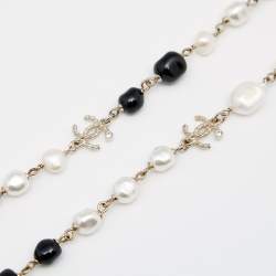 مملوكة مسبقًا Chanel Monochrome Faux Pearls Crystal CC Charm Station Necklace