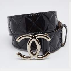 مملوكة مسبقًا Chanel Black Quilted Patent Leather CC Buckle Belt 90cm