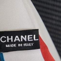 Pre Owned وشاح شانيل حرير أزرق مربع طباعة شعار