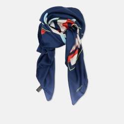 مملوكة مسبقًا Chanel Blue Printed Silk Square Scarf 