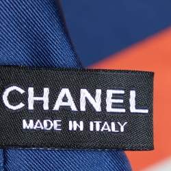 مملوكة مسبقًا Chanel Blue Printed Silk Square Scarf 