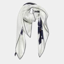 مملوكة مسبقًا Chanel White Bow Print CC Jacquard Silk Scarf