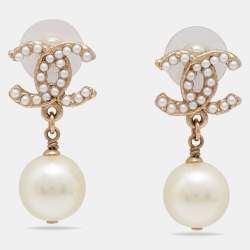 Pre Owned Chanel Off-White Beaded CC Pearl Drop Earrings
