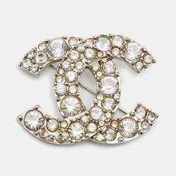 مملوكة مسبقًا Chanel Silver Tone & Crystal CC Pin Brooch